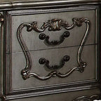 Table de chevet Royal Hampton à deux tiroirs avec pieds roulés surdimensionnés au fini platine antique