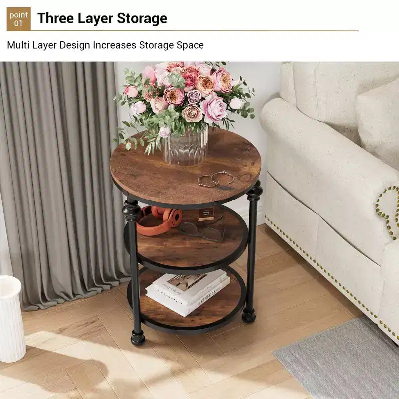 Table d'appoint ronde à trois niveaux, parfaite pour décorer les petits salons. Dotée de pieds en métal, elle convient aux chambres et aux salons.