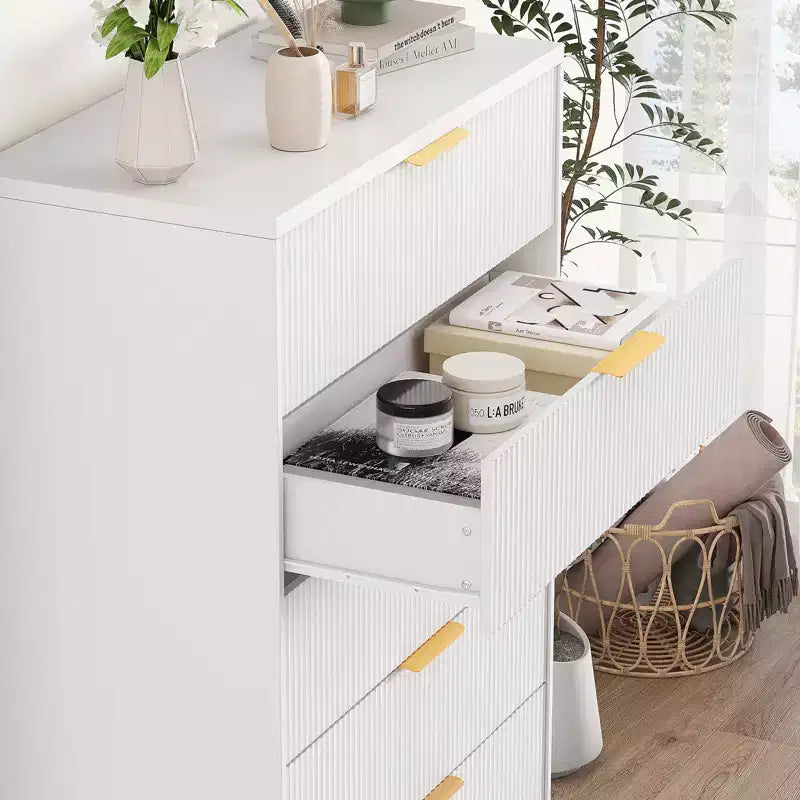 Commode Blanche pour Chambre, Grande Commode Moderne de 80 cm avec 5 Tiroirs à Coulissement Doux et Poignées en Métal Doré, pour Placard, Entrée, Couloir